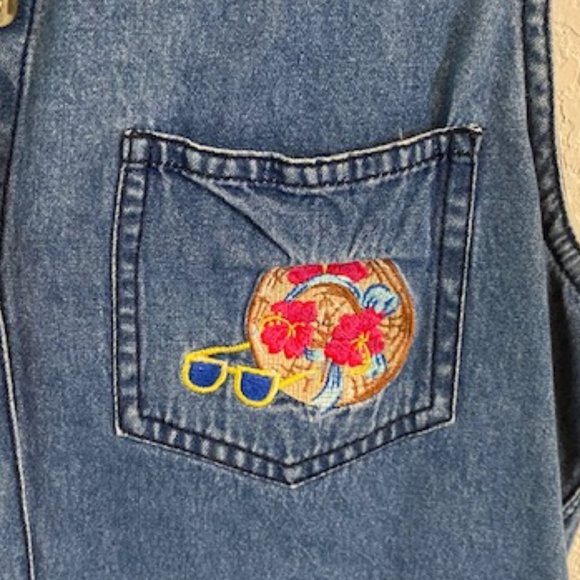 DENIM sleeveless SHIRT * EMBROIDERED Beach CHAIRS Umbrella SUNGLASSES  * EUC * M - Picture 3 of 5